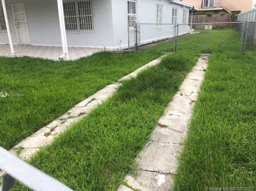 1481 9th Ct, Hialeah FL  33010-3331 exterior