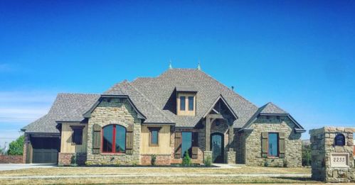 2233 Mickey Dr, Mustang, OK 73064