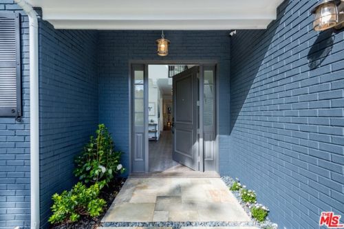 14429 Greenleaf St, Van Nuys, CA 91423-4015
