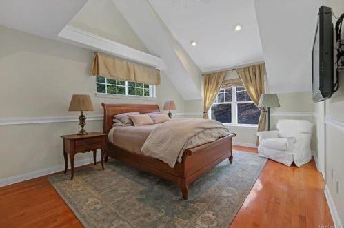 40 Briarbrook Dr, Briarcliff NY  10510-2075 exterior