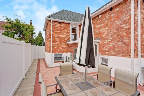 104 Clement Ave, Floral Park NY  11003-2704 exterior