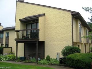 889 Hampton Ridge Dr, Akron, OH 44313-5083