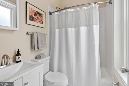 817 T St, Washington DC 20001-4119 exterior