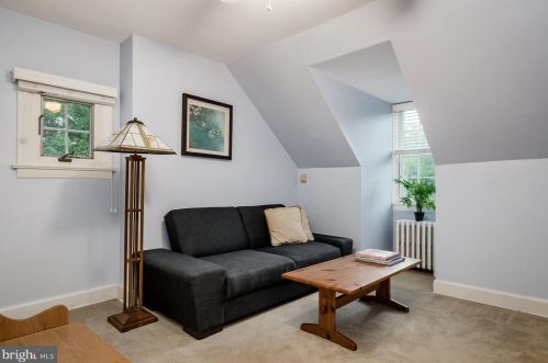 527 Tennis Ave, Prospectville PA 19002-6016 exterior