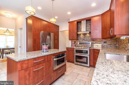 732 Castlewood Dr, Dresher PA 19025-2015 exterior