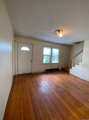 177 Lincoln St, Floral Park, NY 11003-2328