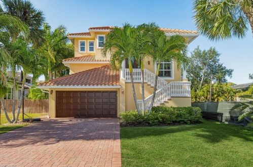 511 93rd Ave, Naples, FL 34108-2436