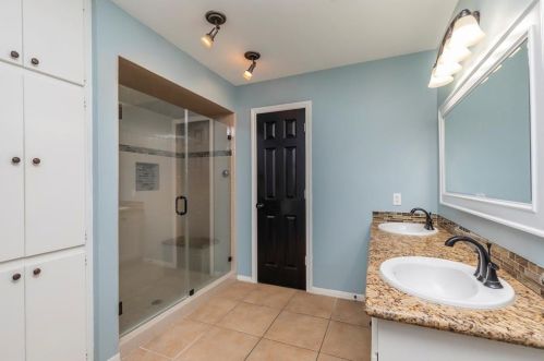 110 Pine Place St, Mont Belvieu TX  exterior