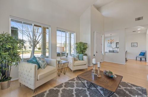 600 Landmark Ln, Redwood City CA  94065-2888 exterior