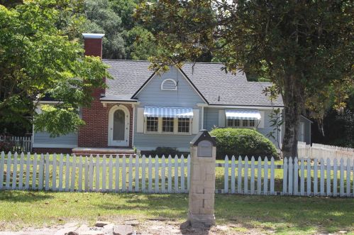 707 Garfield Ave, Deland, FL 32724-2908