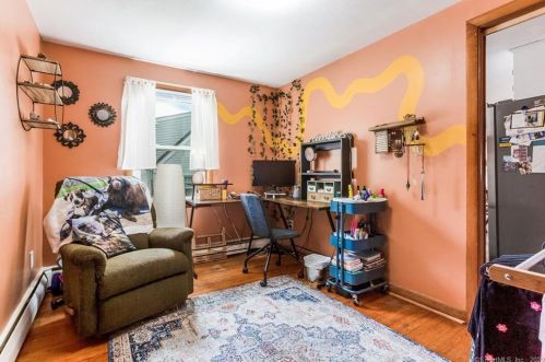 98 Ballfall Rd, Middletown CT  06457-2328 exterior