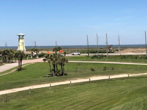 25314 Intrepid Ln, Galveston TX  77554-6612 exterior