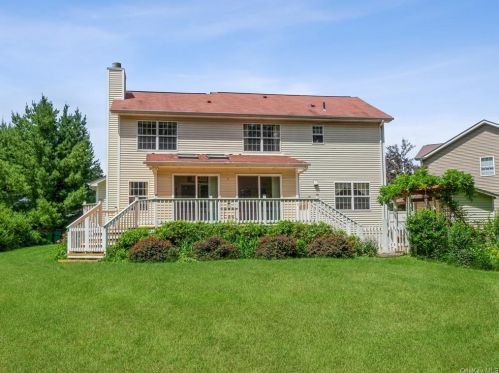 21 Sycamore Way, Poughkeepsie, NY 12603-5684