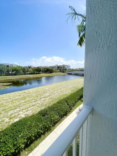 1284 Piazza Antinori, Boynton Beach FL  33426-8270 exterior
