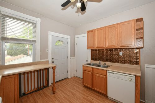 2565 Oakland Ave, Milwaukee WI 53211-3931 exterior