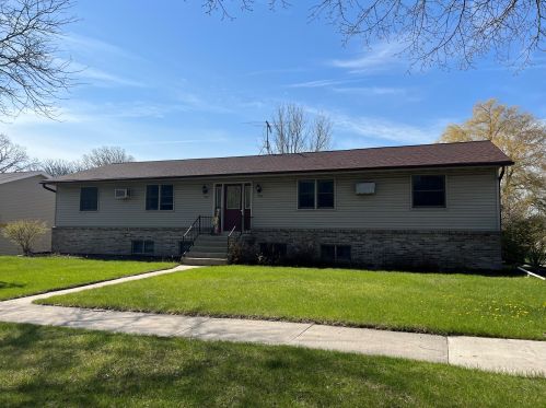 167 Paradise Dr, West Bend WI  53095-5163 exterior
