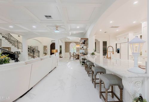 840 Fairway Dr, Bakersfield CA 93309-2416 exterior