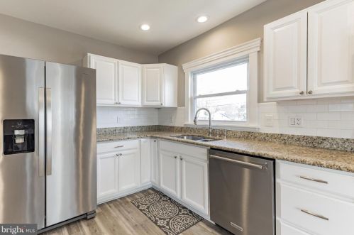 400 Albany Ave, Barrington NJ  08007-1035 exterior