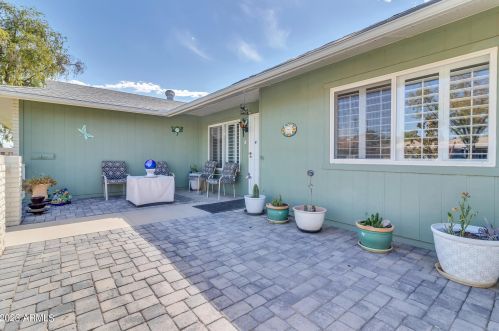 9507 Greenhurst Dr, Sun City, AZ 85351-2024