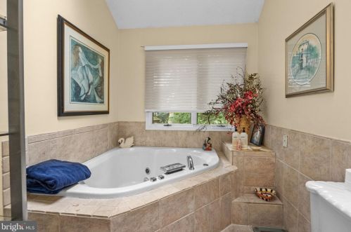 402 Ramsey Rd, Yardley PA 19067-4642 exterior