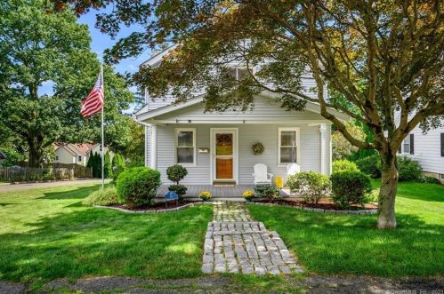 81 Knickerbocker Ave, Stamford, CT 06907-2517