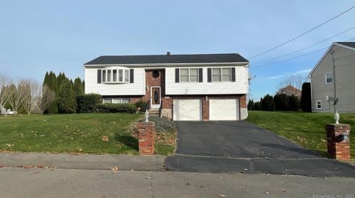 43 Oakcrest Cir, Waterbury, CT 06708-1868