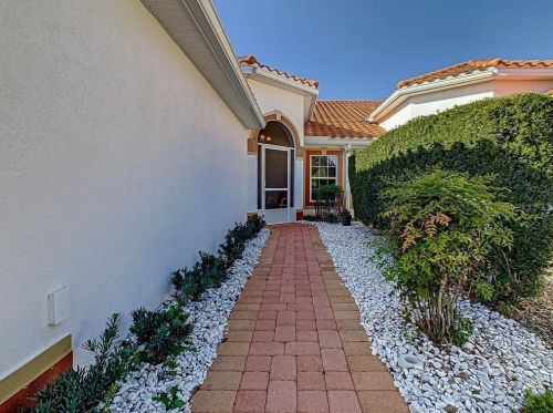5042 Harbour Dr, Oxford, FL 34484-3779