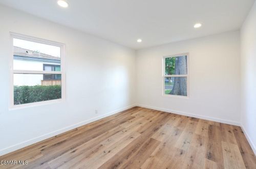 14363 Collins St, Van Nuys CA 91316-1030 exterior