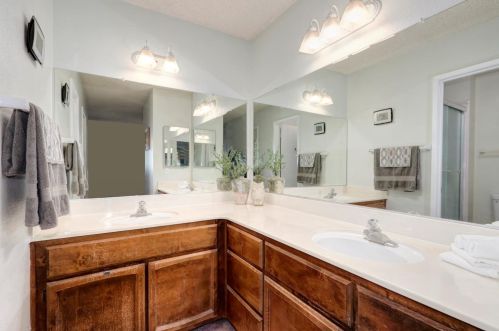 6417 Creekbed Ln, Citrus Heights CA  95621-4854 exterior