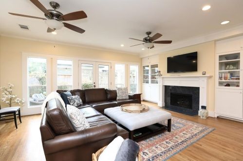 4312 Phil St, Bellaire, TX 77401-4615