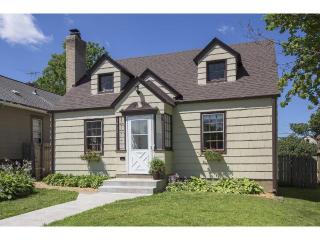 3915 Aldrich Ave, Minneapolis, MN 55409-1413