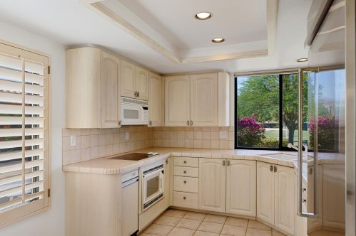 14 Seville Dr, Rancho Mirage CA  92270-3850 exterior