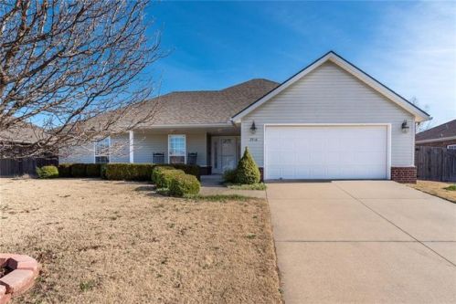 2936 Pyrite Dr, Fayetteville, AR 72704-5639