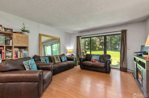 420 Danbury Ln, East Brunswick, NJ 08816-5116