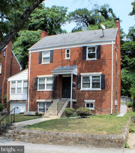 2104 32nd Pl, Washington, DC 20020-3328