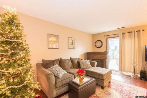 33 Stoney Creek Dr, Clifton Park Center, NY 12065-6640