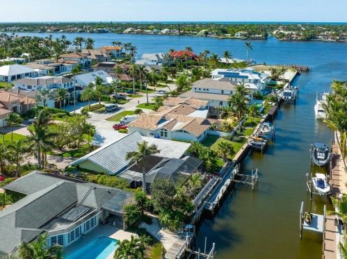 1387 Marlin Dr, Naples FL  34102-1530 exterior