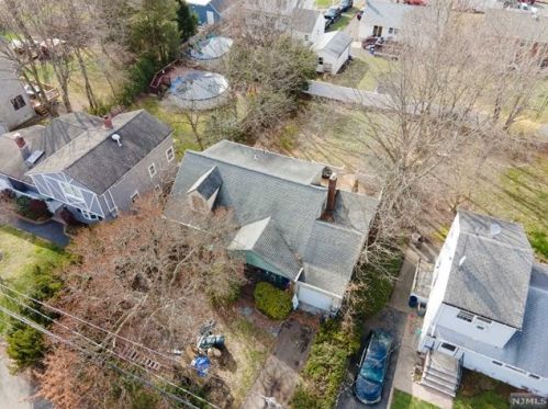 19 Cedar St, Oakland, NJ 07436-2110