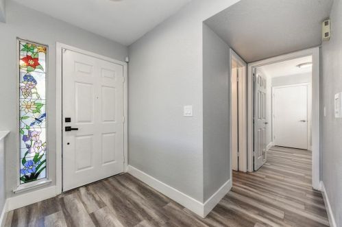 9262 Mapleview Way, Elk Grove CA  95758-5007 exterior