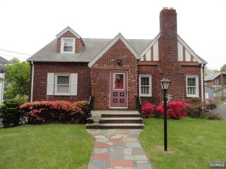 904 Linden Ave, Ridgefield NJ  07657-1141 exterior