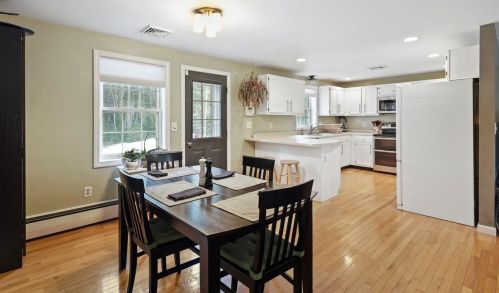 7 Bayou Dr, Raymond NH  03077-2364 exterior