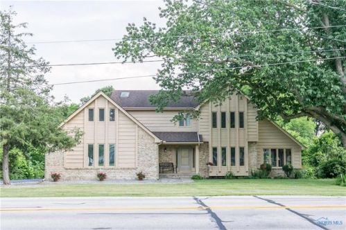 515 River Rd, Waterville, OH 43566-1527