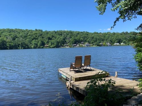 19 Craigmoor Rd, Ridgefield, CT 06877-1710