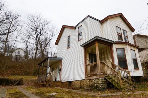 575 Delta Ave, Cincinnati, OH 45226-2051
