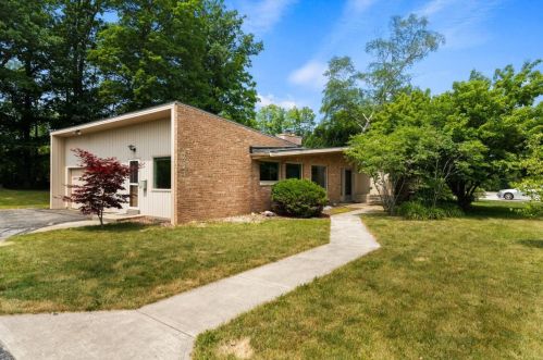 6741 Holly Ct, Milwaukee, WI 53217-3619