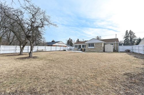 416 Dean Rd, Milwaukee WI  53217-2707 exterior