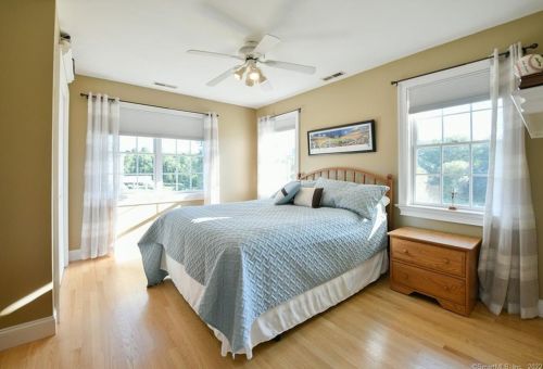 16 Marie Ln, Wallingford CT  06492-1935 exterior