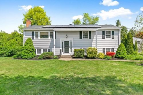 66 Todd Dr, North Haven CT  06473-1038 exterior
