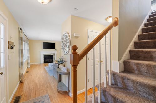 9 Evergreen Rd, Salem, NH 03079-1716