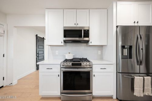 1011 Cavalier Dr, Phoenix AZ 85019-1717 exterior